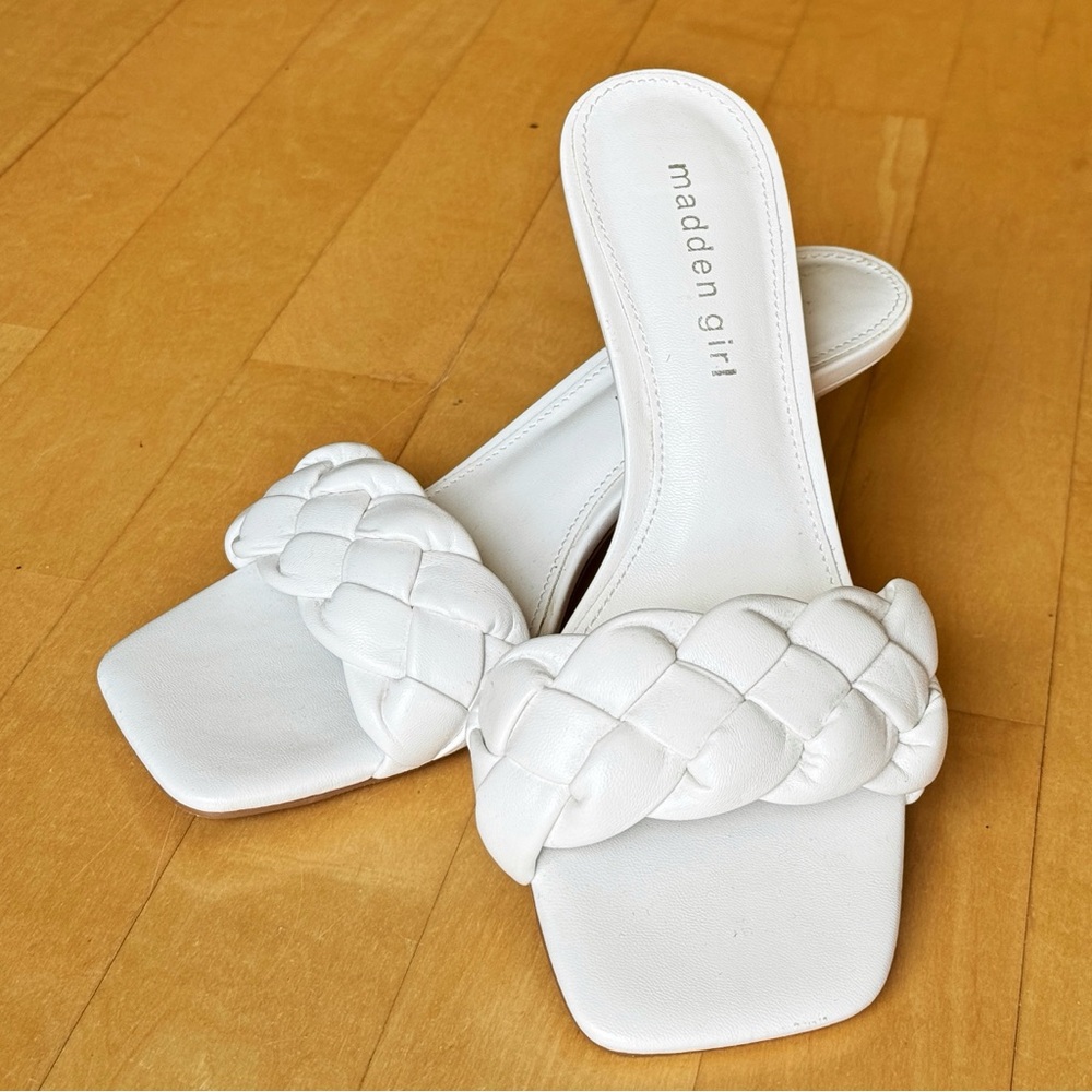EUC Madden girl sandals